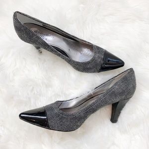 Anne Klein Shoes - Anne Klein pointed toe heels blk & gray size 7.5 Anne Klein Shoes - Anne Klein pointed toe heels blk & gray size 7.5
